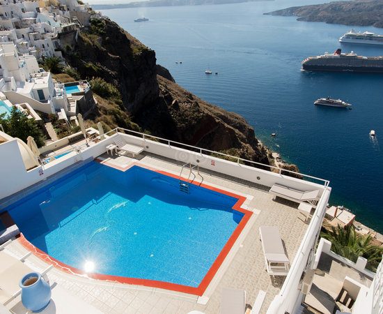 loucas hotel fira