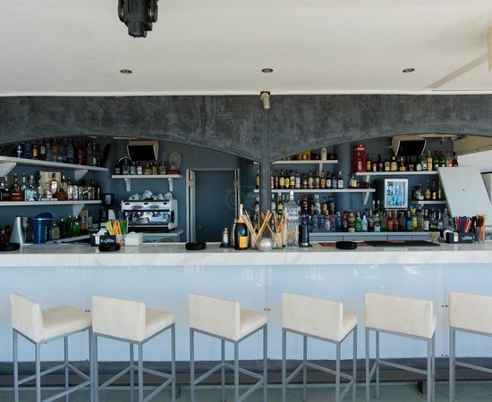 loucas hotel fira