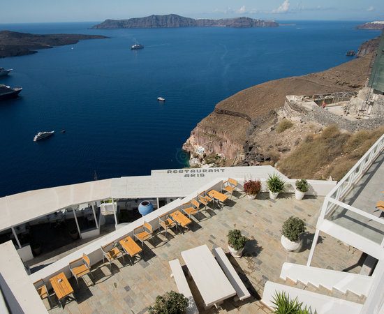 loucas hotel fira