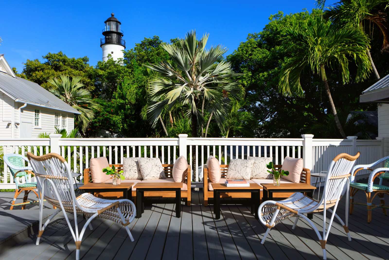lighthouse court hotel key west