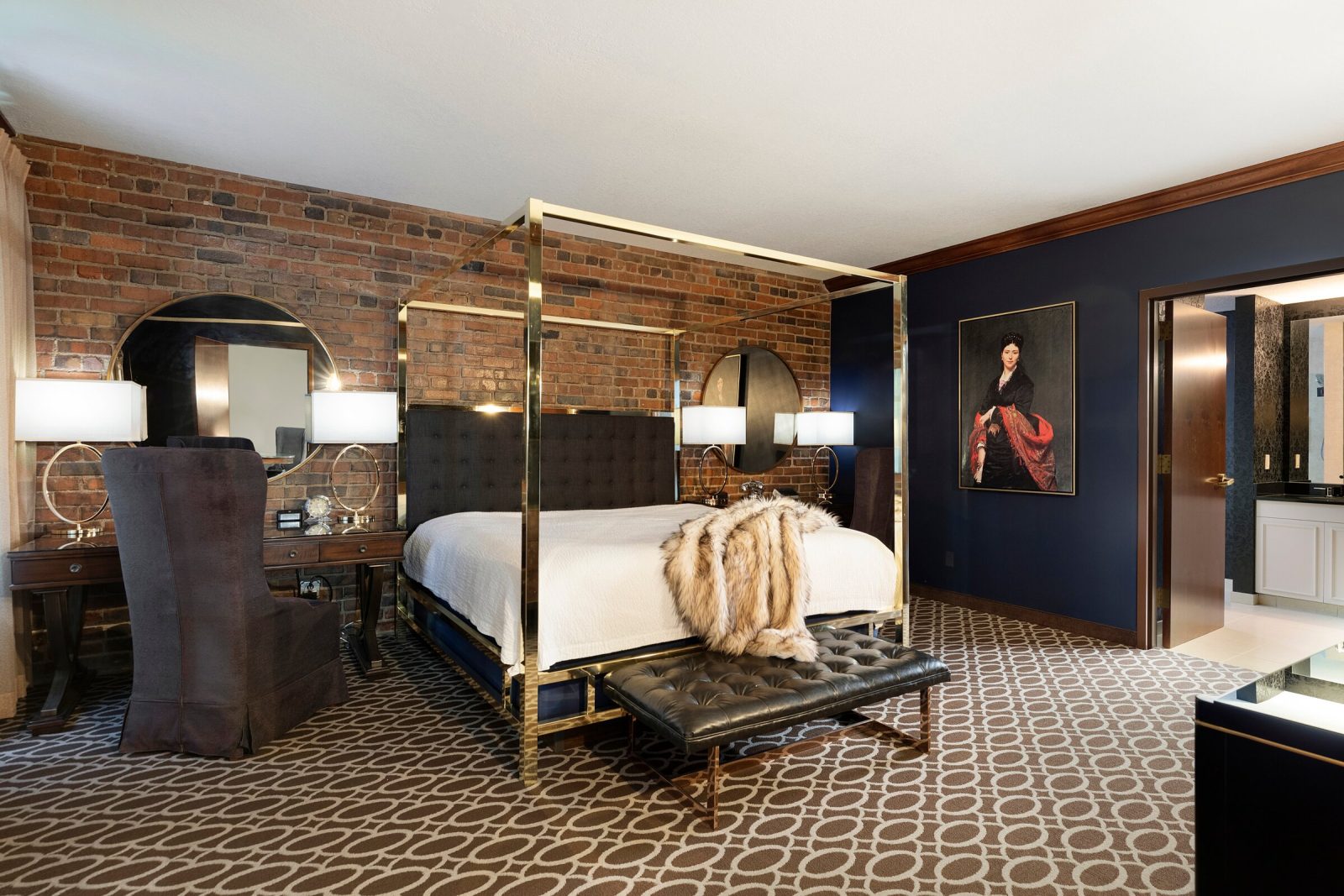 suites of 800 locust hotel des moines