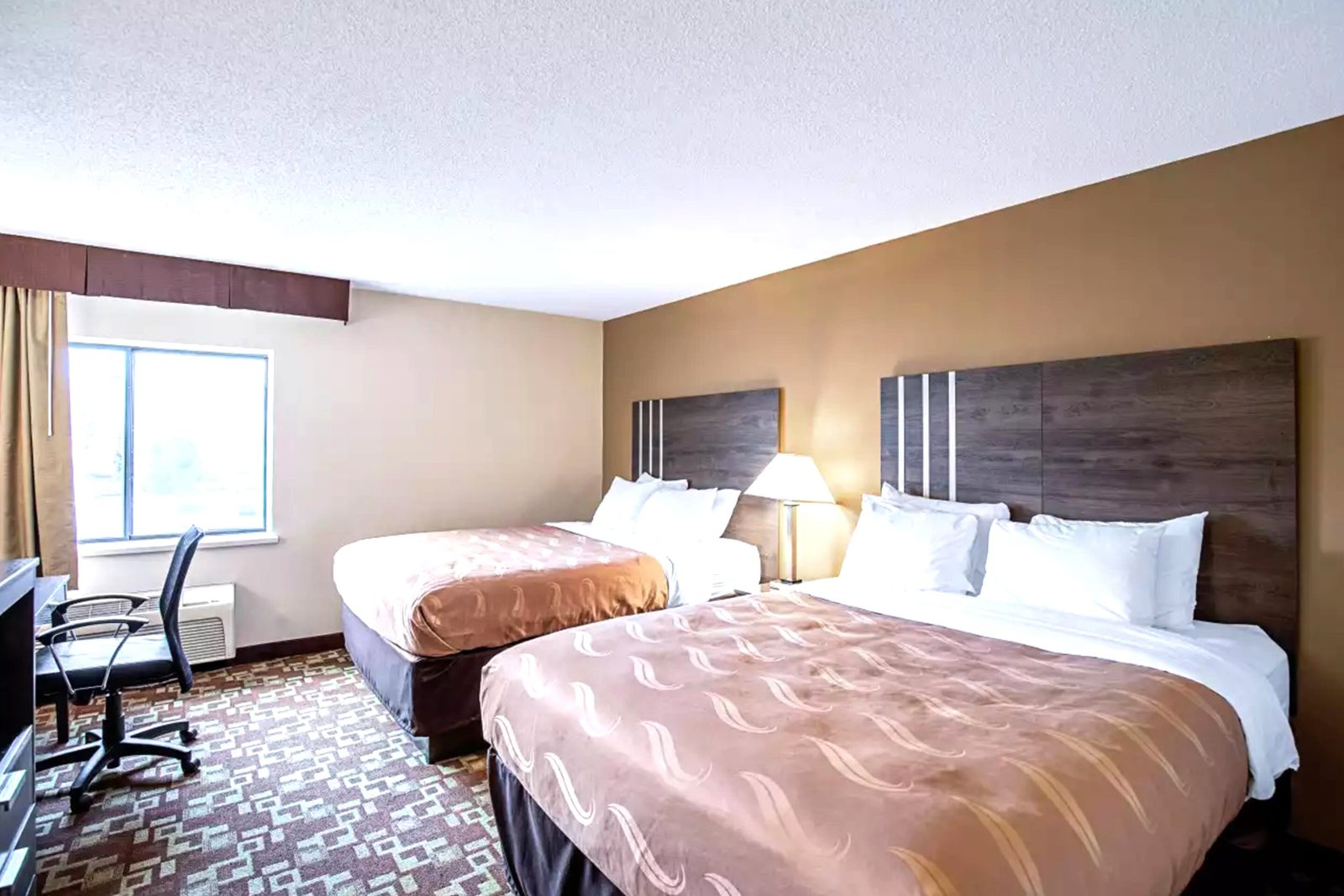 Norwood Inn & Suites Milwaukee
