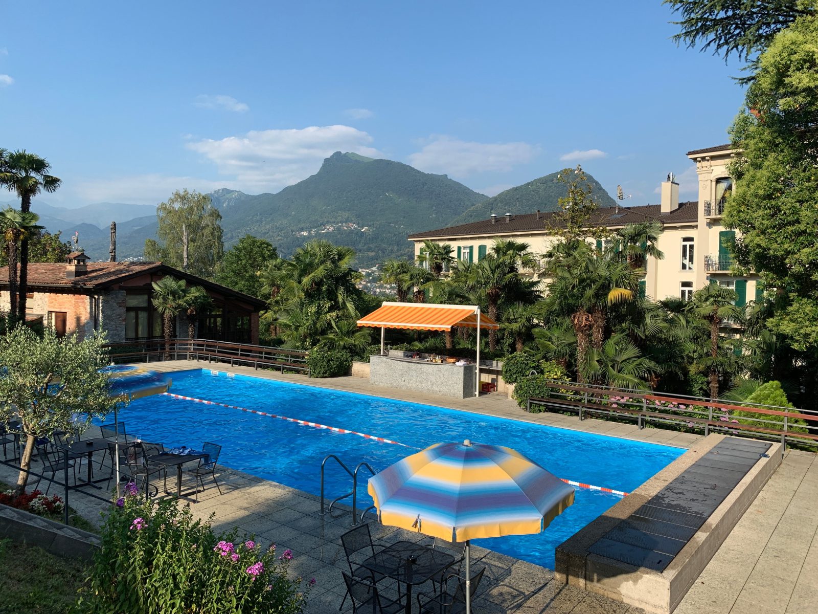 hotel montarina and backpackers hostel