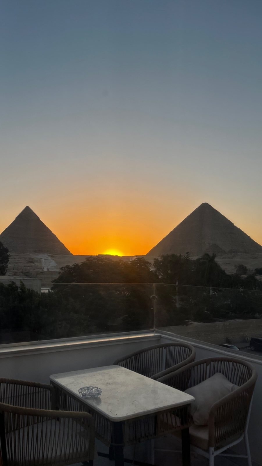 Tree Lounge Pyramids View INN, Sphinx Giza