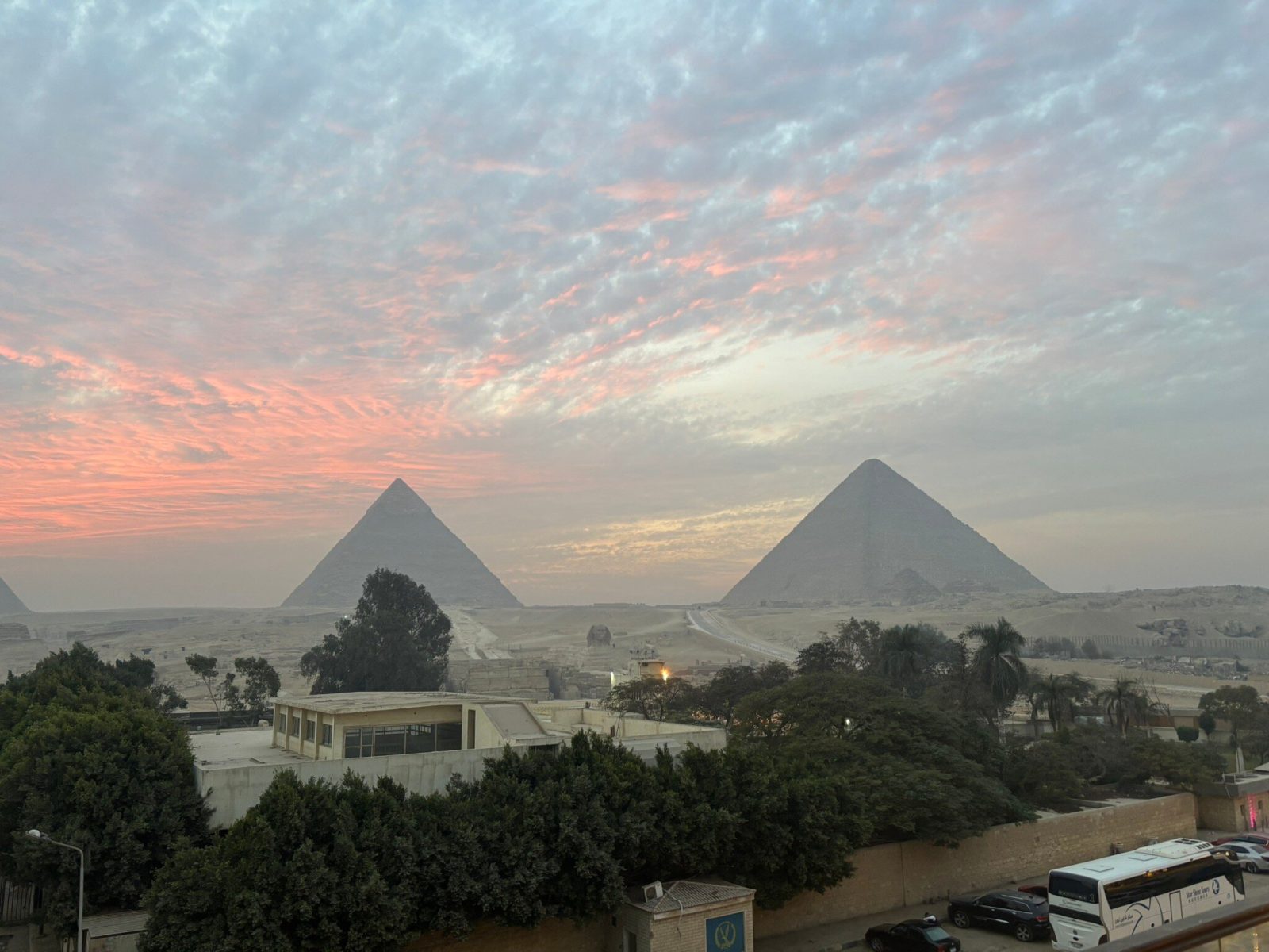 Tree Lounge Pyramids View INN, Sphinx Giza