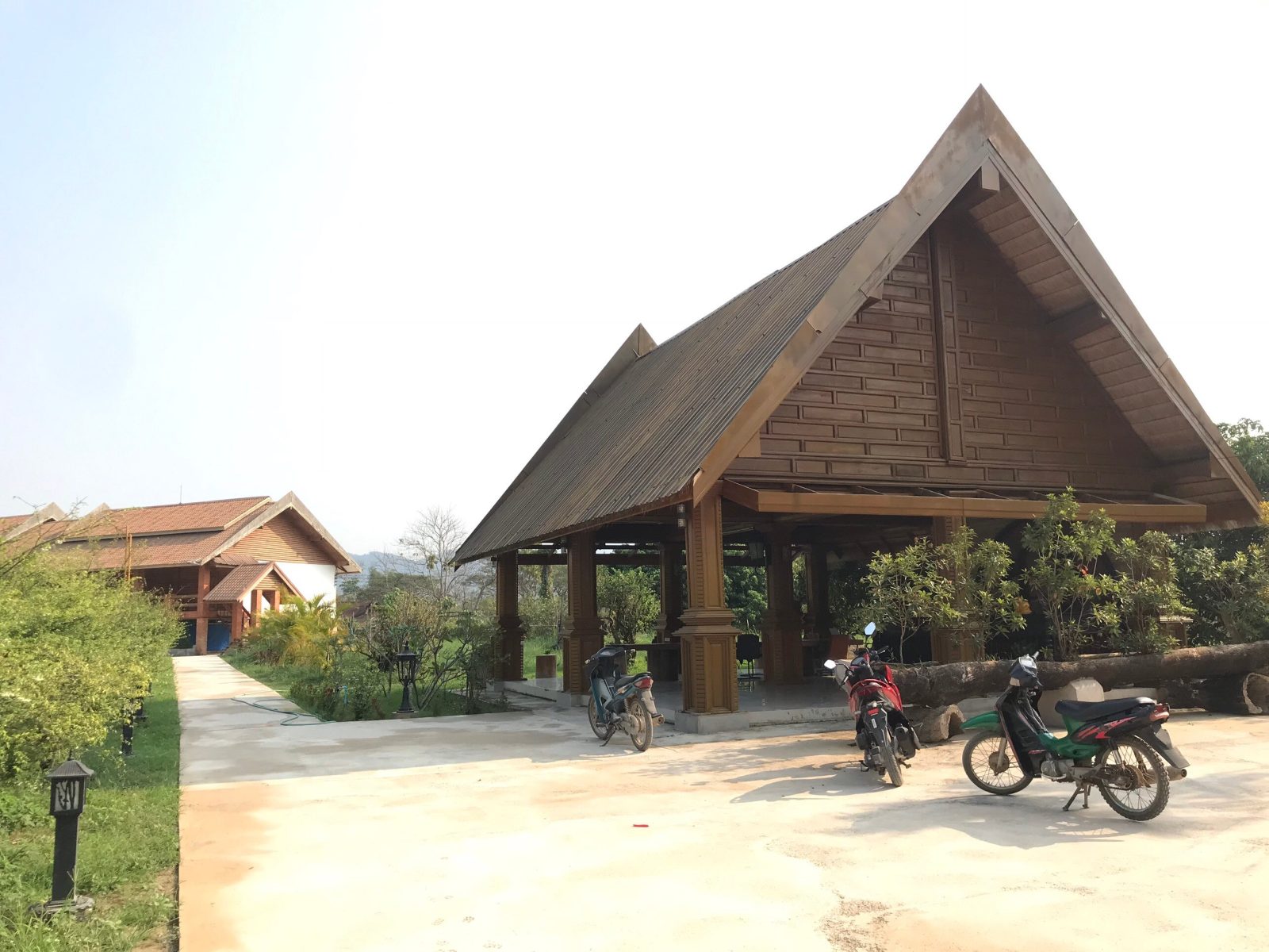 Vang Vieng Romantic Mountain View Resort