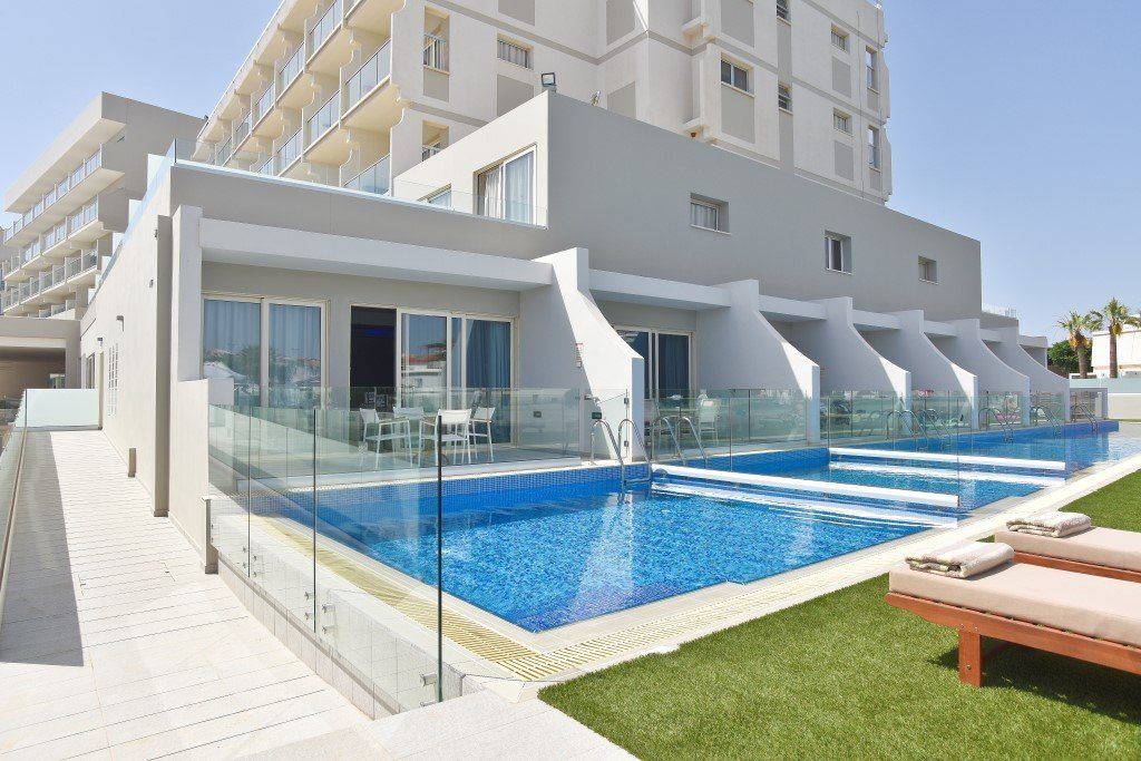 hotel pernera beach
