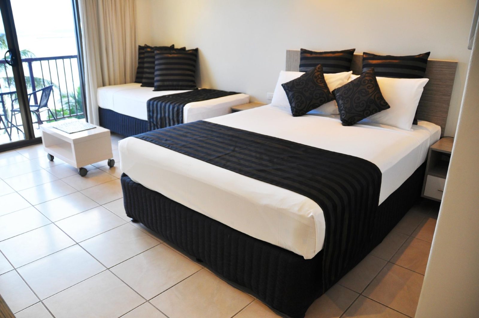 aquarius on the beach hotel townsville