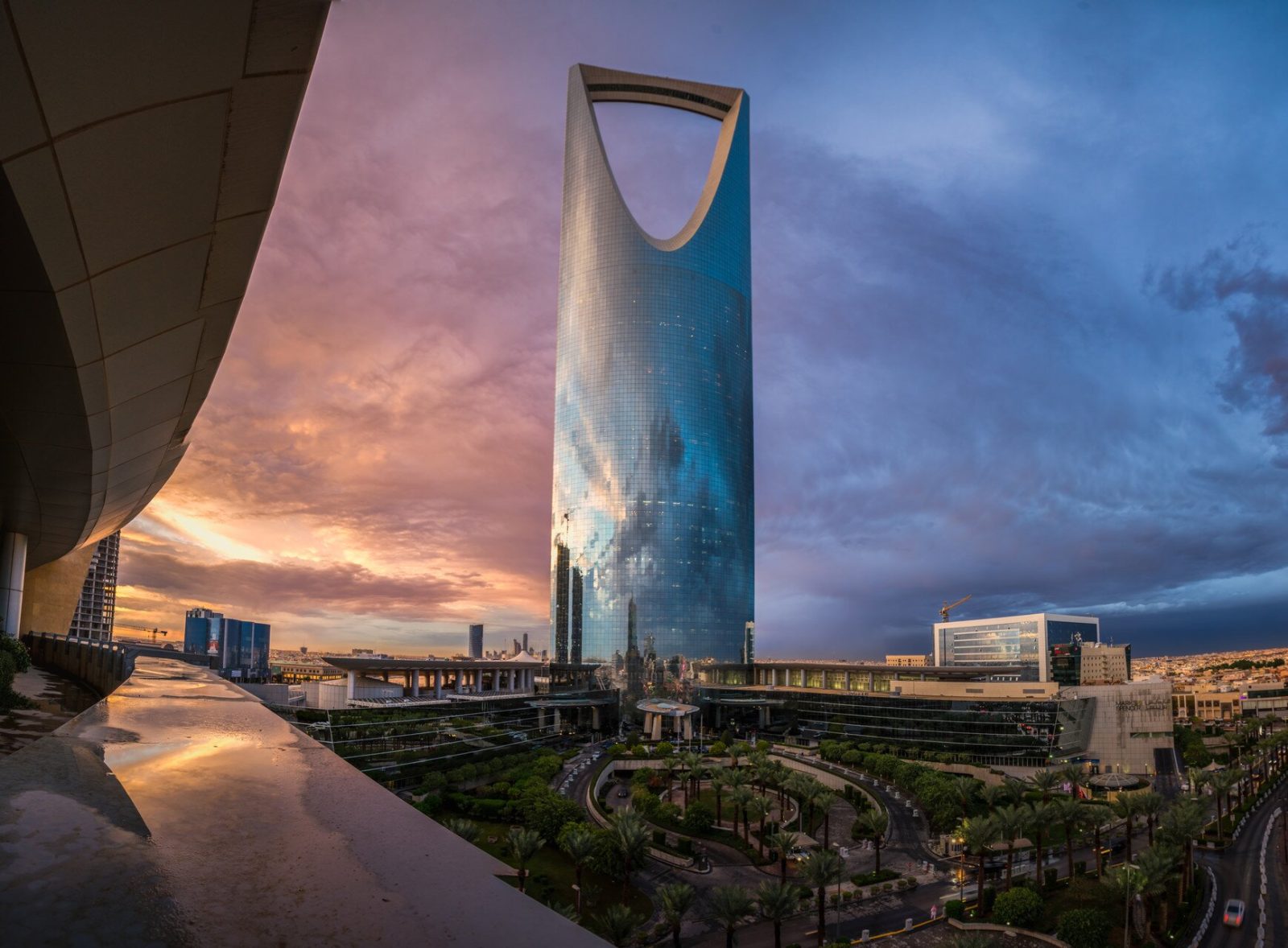 4 seasons hotel riyadh at kingdom centre
