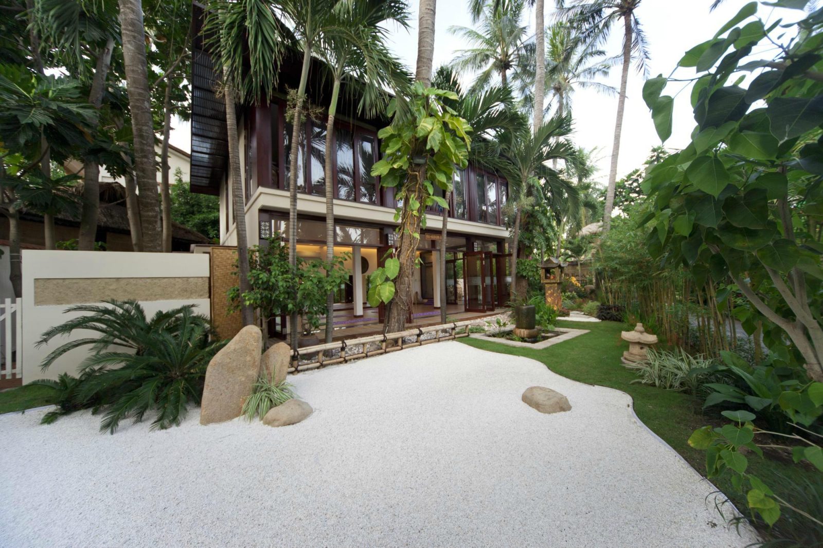hotel bamboo village beach