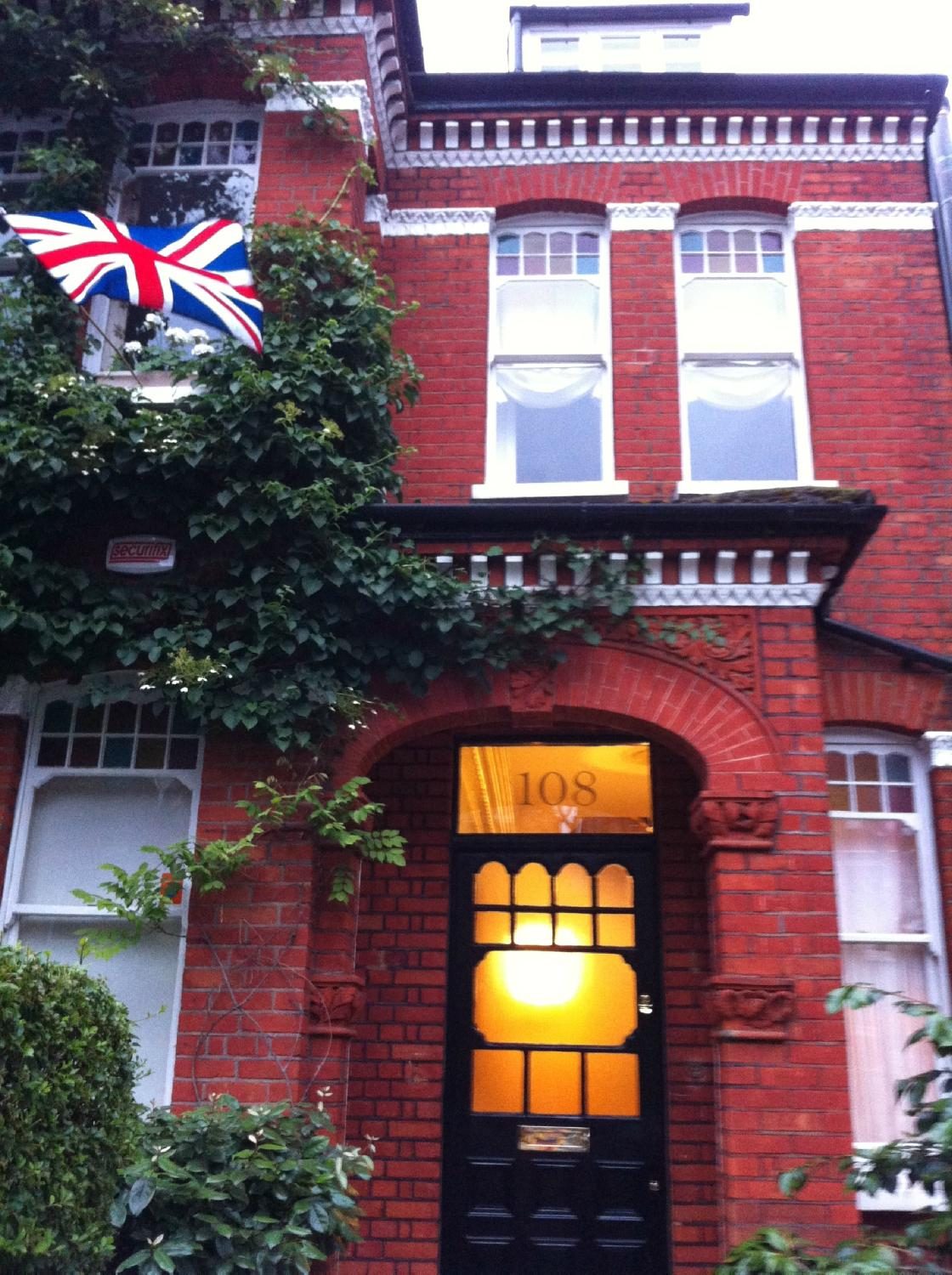 108 streathbourne road hotel london