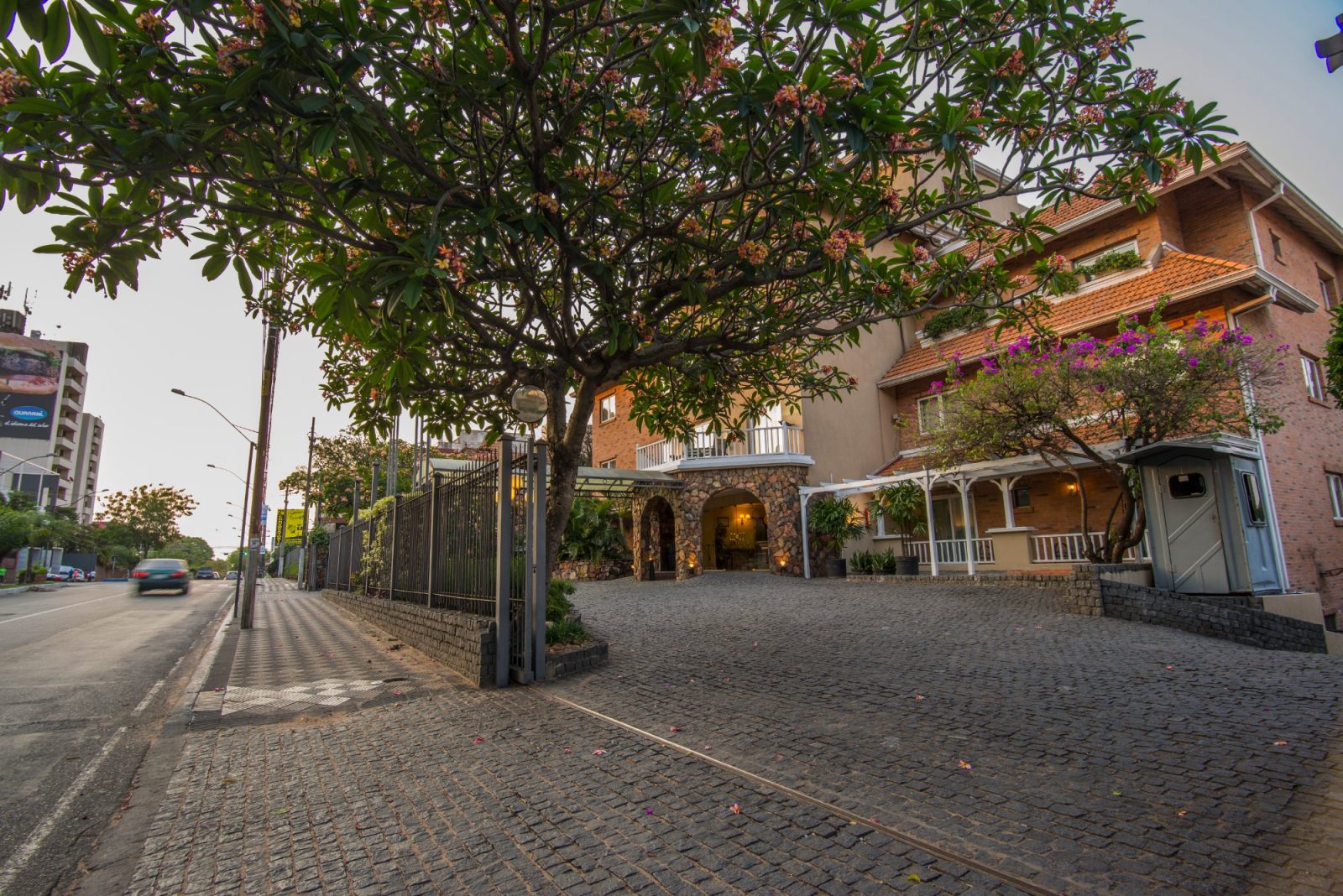 Villa Morra Suites
