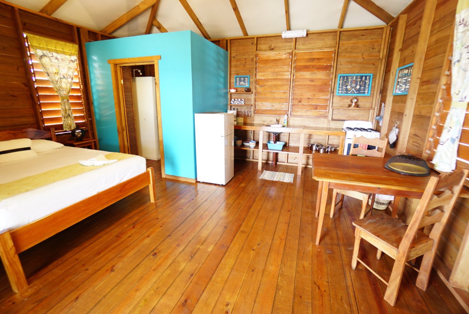 harry`s cozy cabanas hotel placencia
