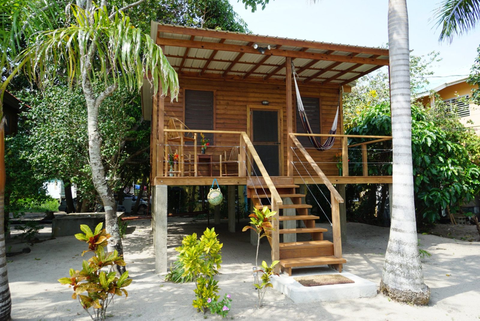 harry`s cozy cabanas hotel placencia
