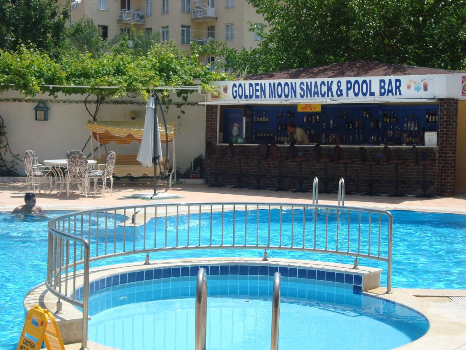 Golden Moon Apart Hotel