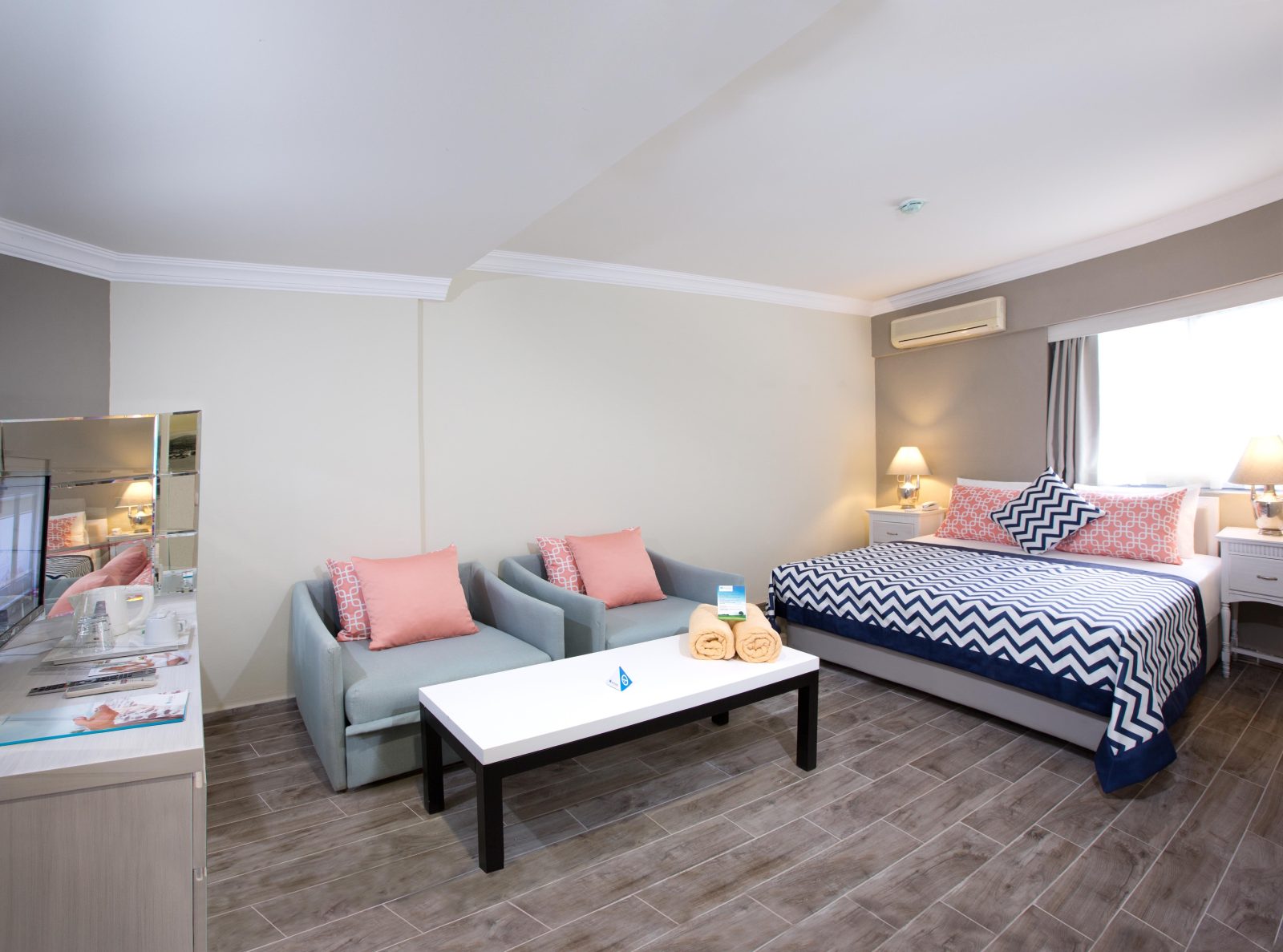 Paloma Marina Suites