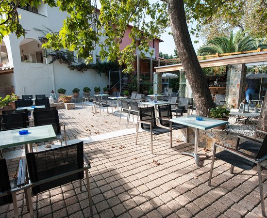 astoria hotel skiathos
