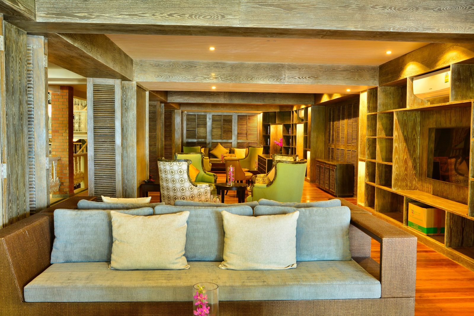 Sea Pearl Beach Tropical Oasis