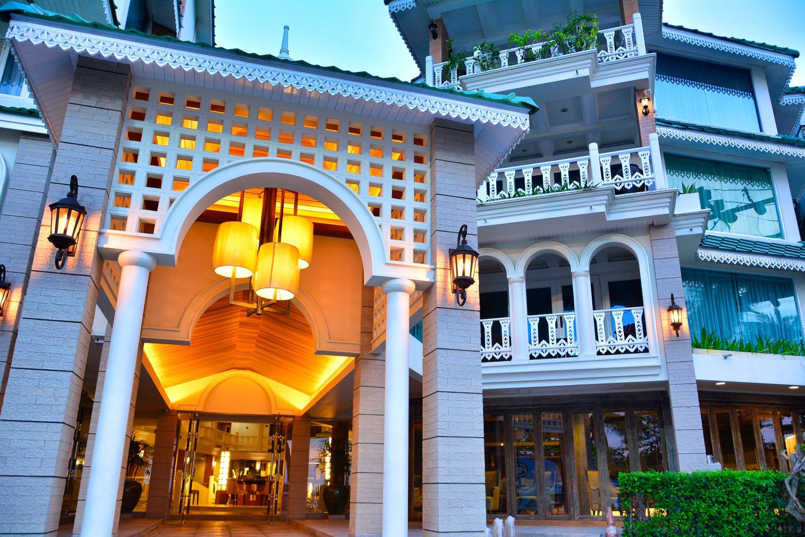 Sea Pearl Beach Tropical Oasis