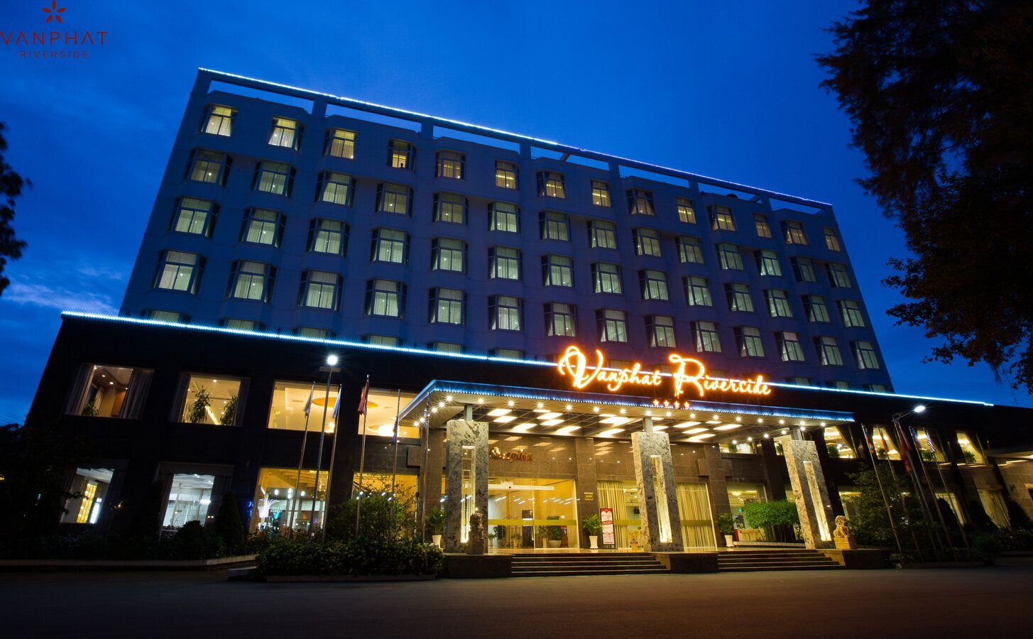Van Phat Riverside Hotel