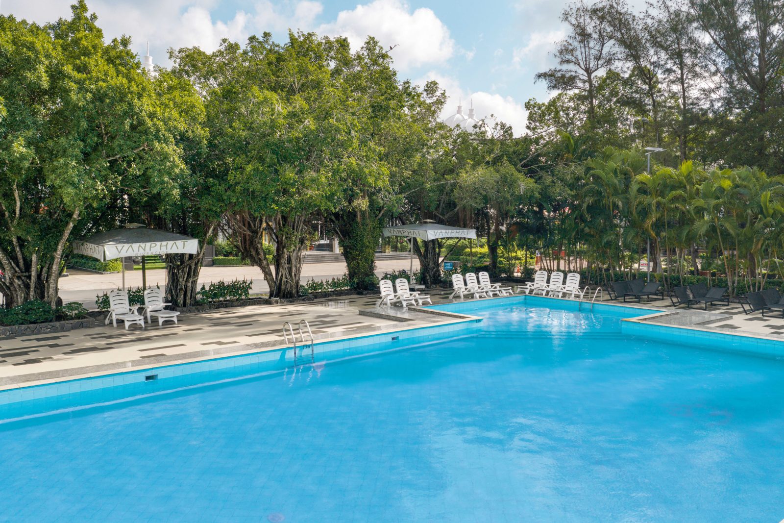 Van Phat Riverside Hotel