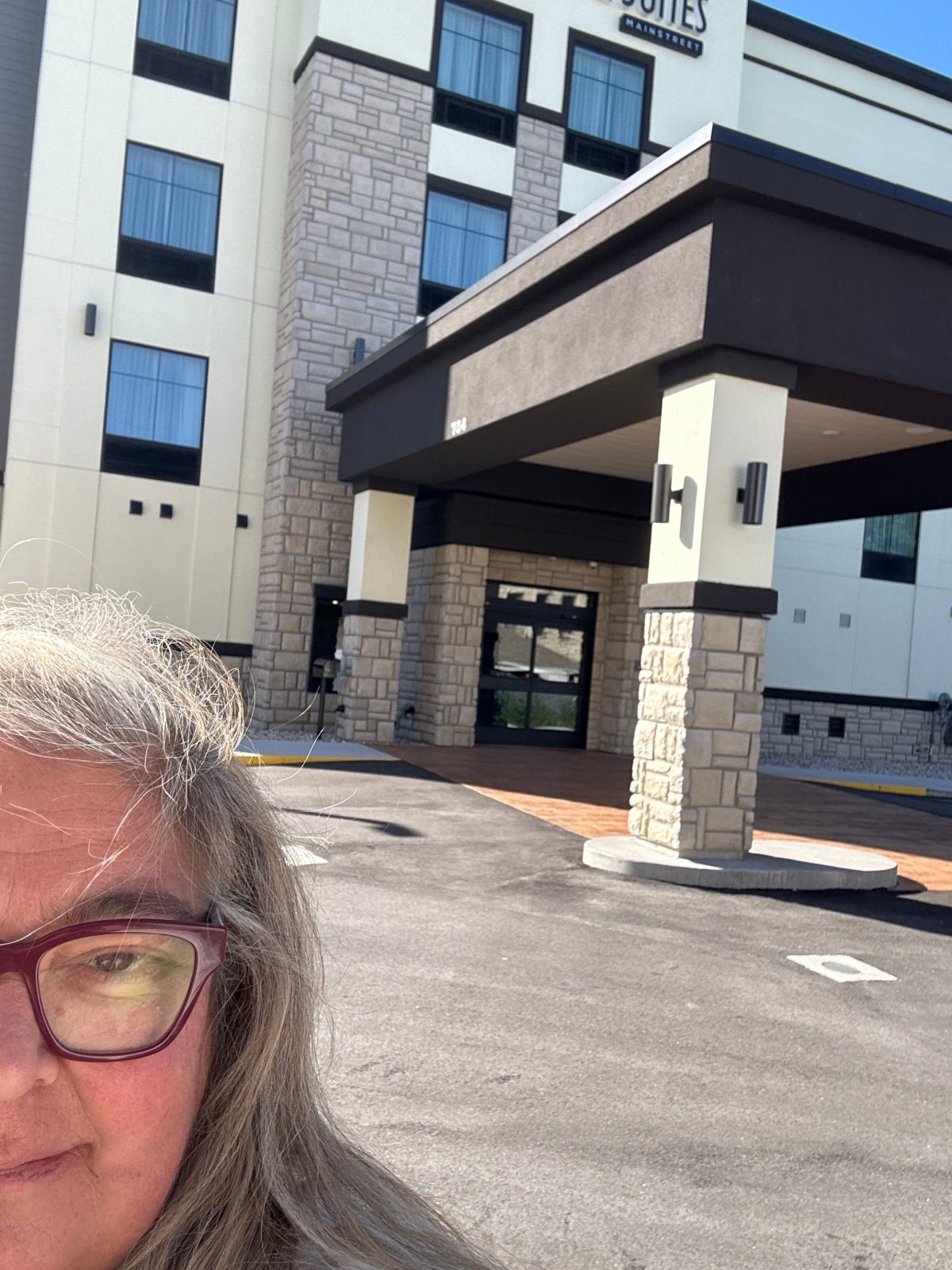 Cobblestone Hotel & Suites - Waukesha/West Milwaukee