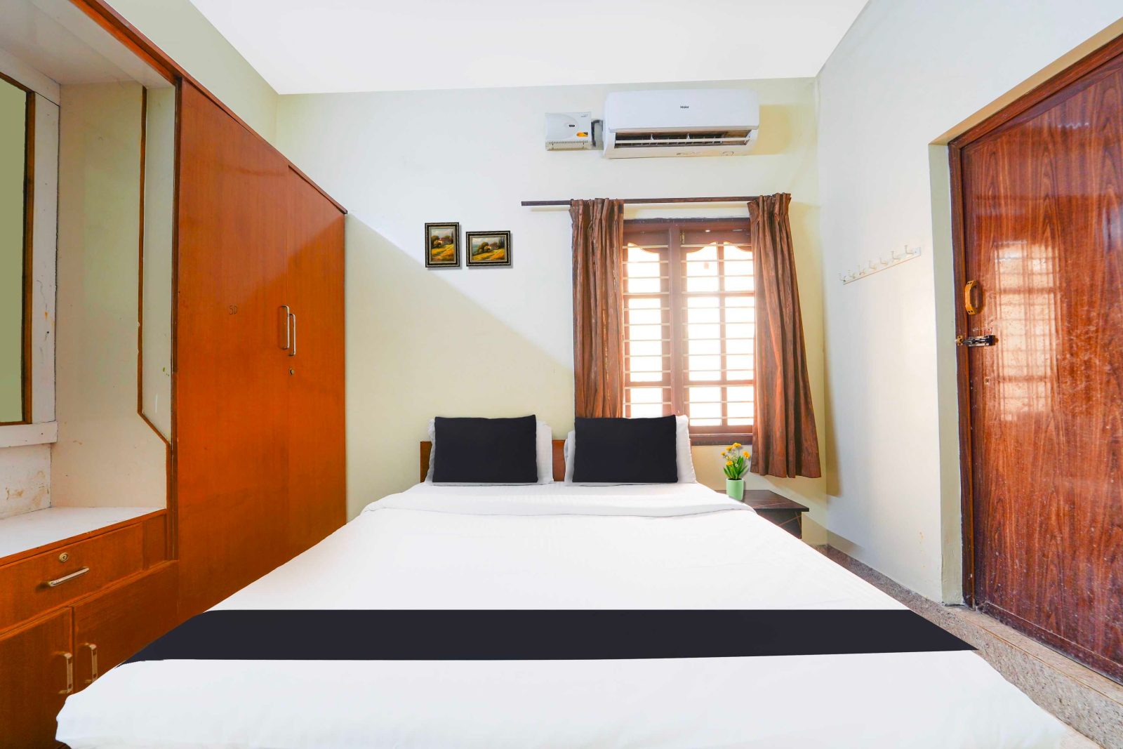 [Day Stay - 12 Hrs Slot : 8 AM to 8 PM] Collection O Singanallur Coimbatore
