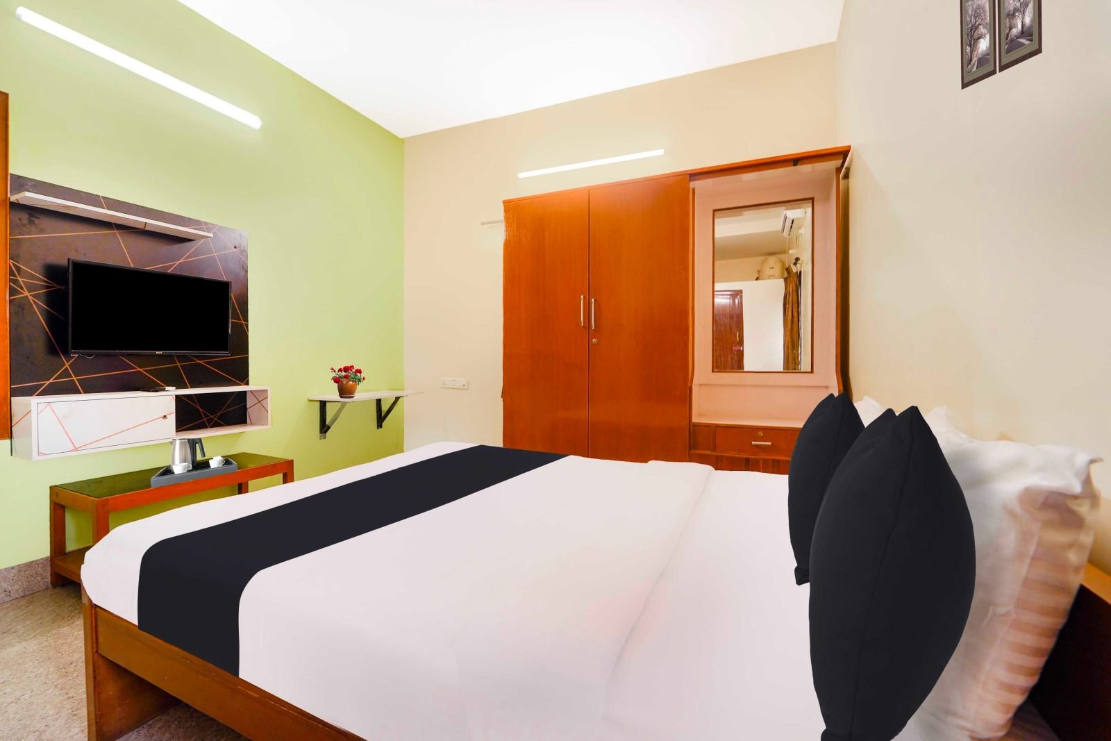 [Day Stay - 12 Hrs Slot : 8 AM to 8 PM] Collection O Singanallur Coimbatore
