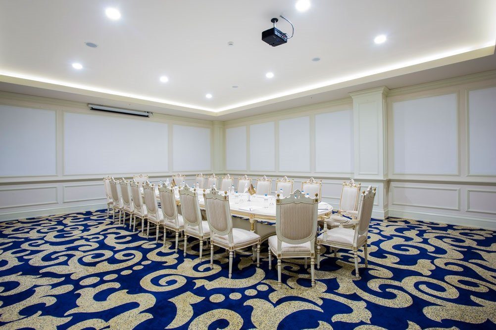 Vogue Hotel Supreme