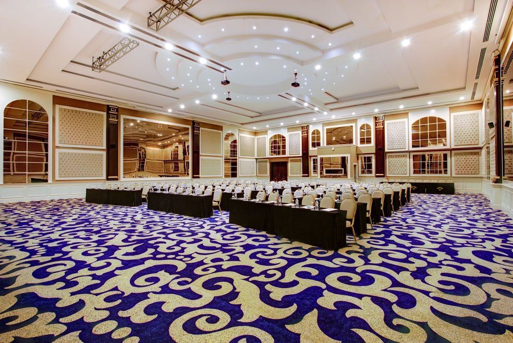 Vogue Hotel Supreme