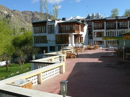 omasila hotel leh