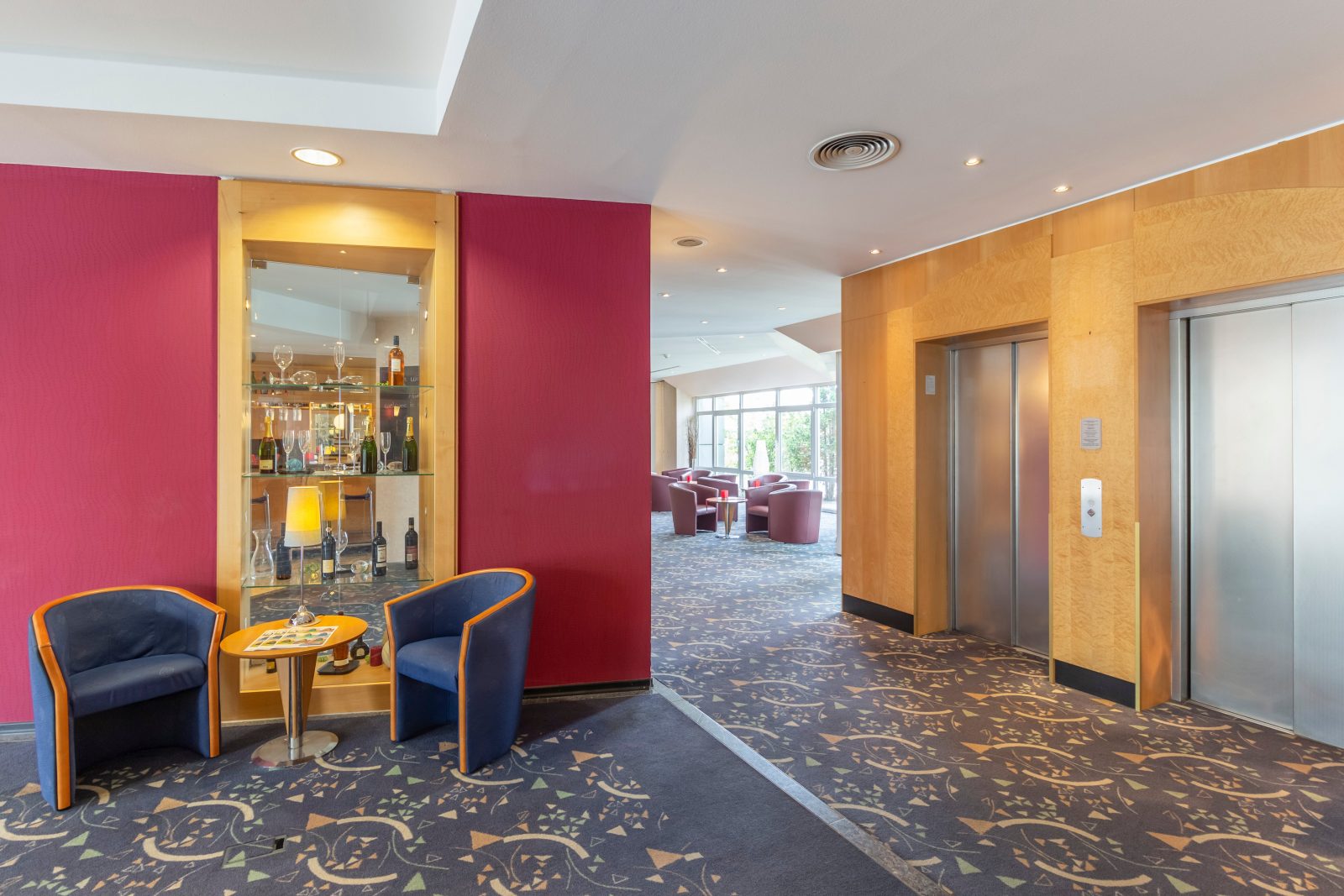golden tulip laatzen