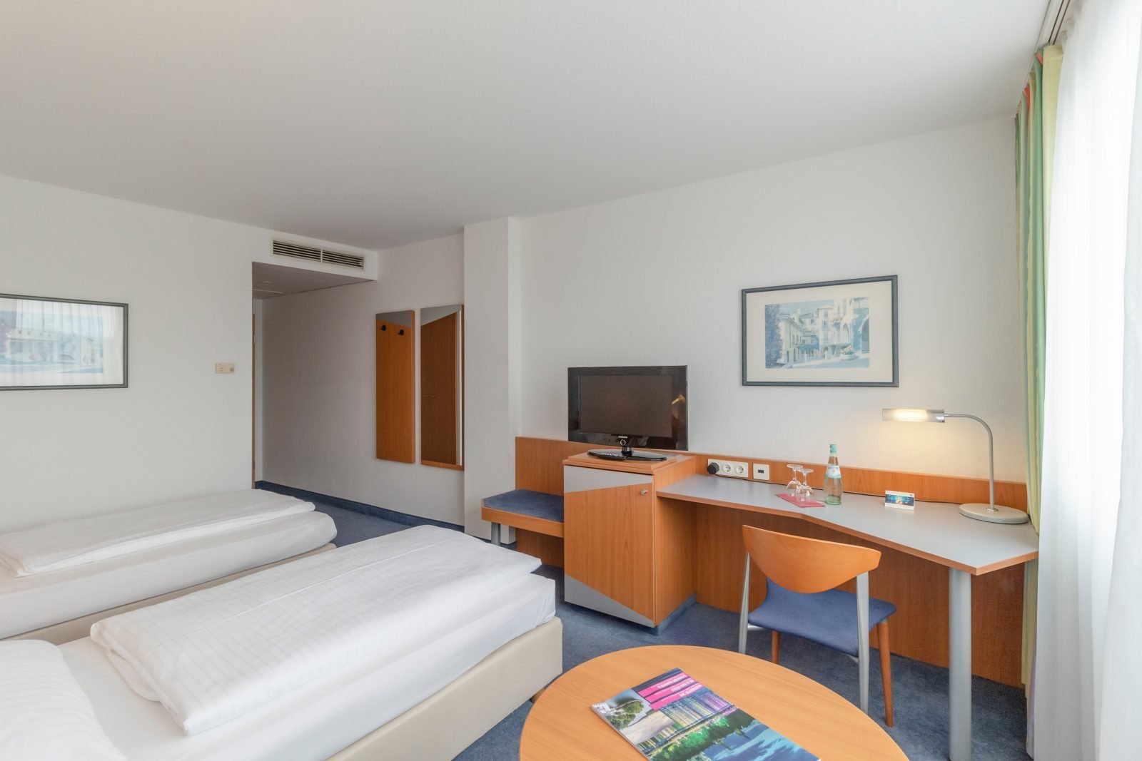 golden tulip laatzen