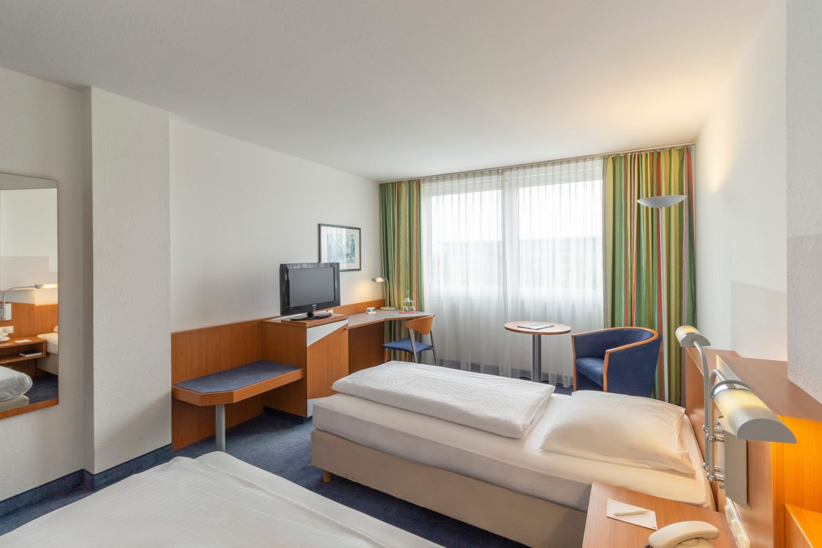 golden tulip laatzen