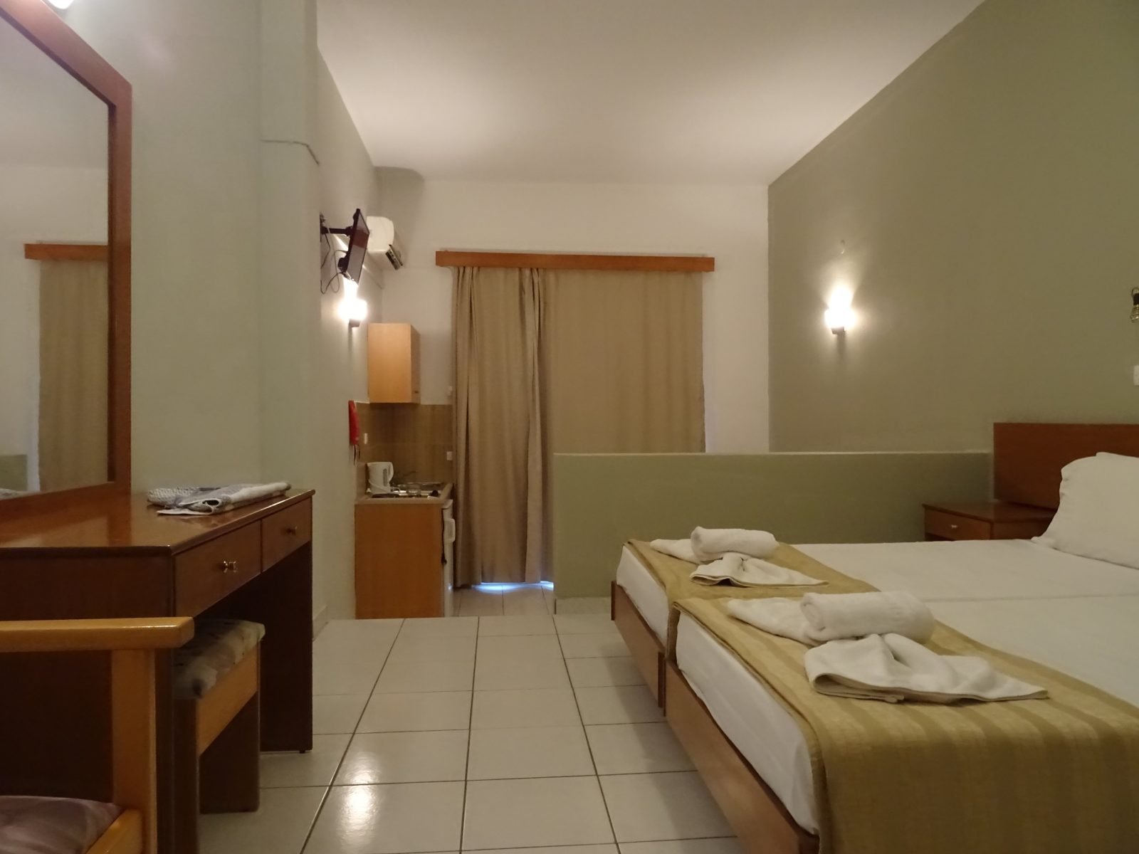 Bayside Hotel Katsaras