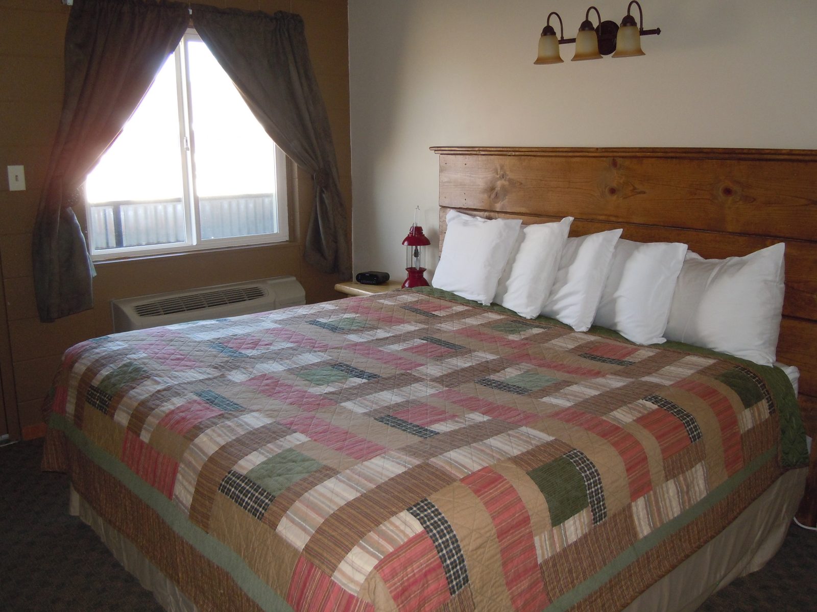moose creek inn  hotel west yellowstone