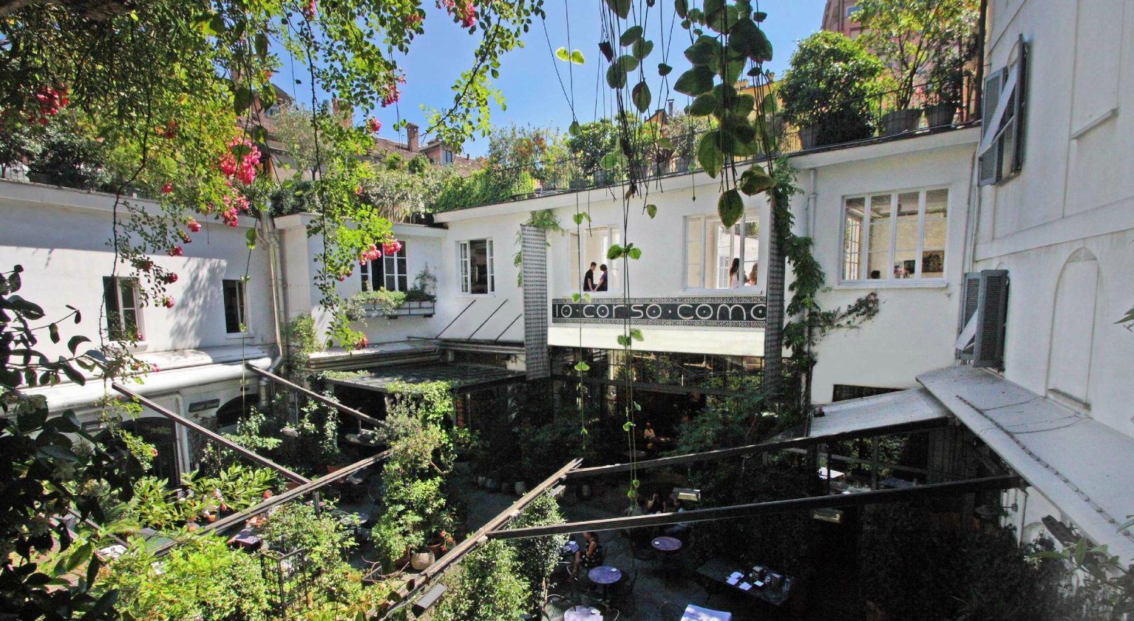 3 rooms milan