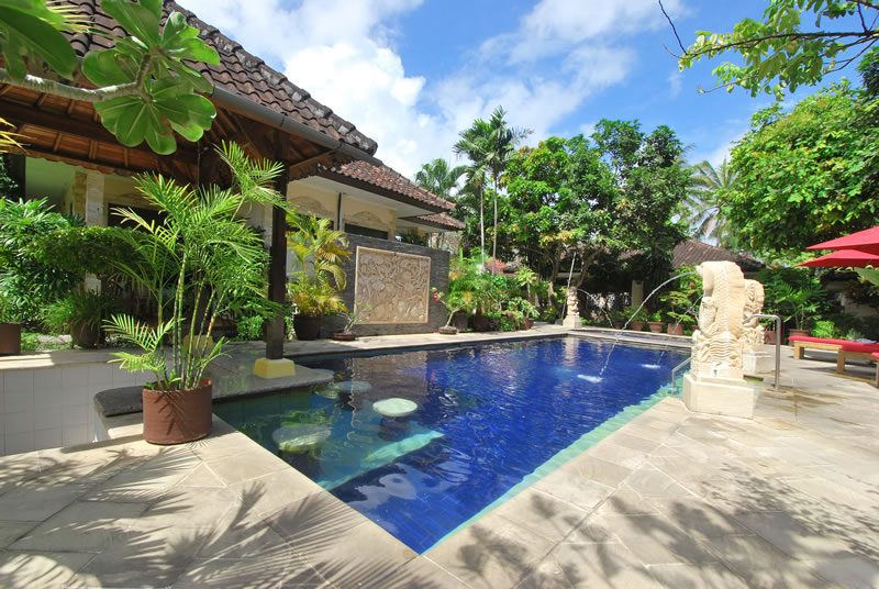 Yulia Beach Inn