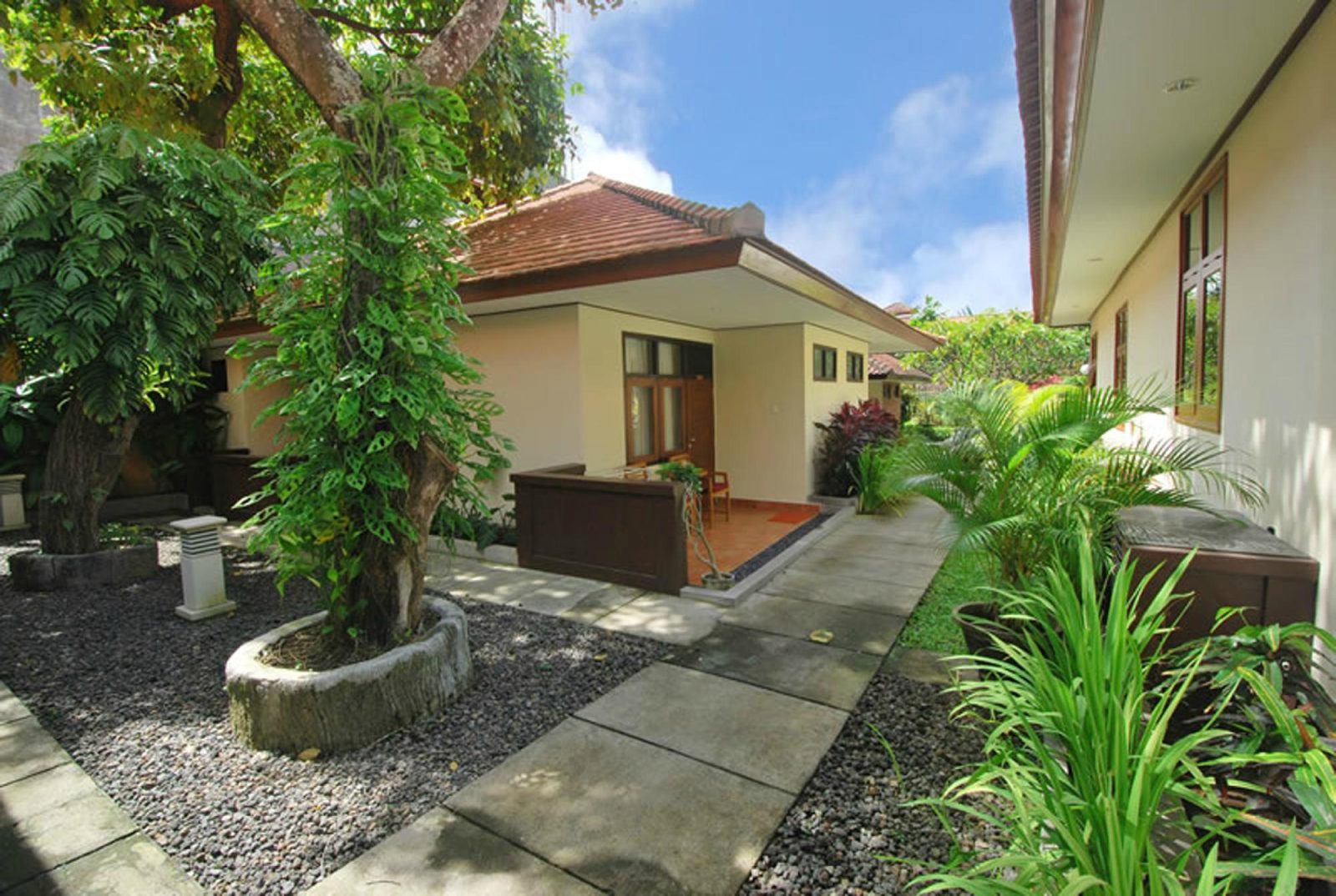 Yulia Beach Inn