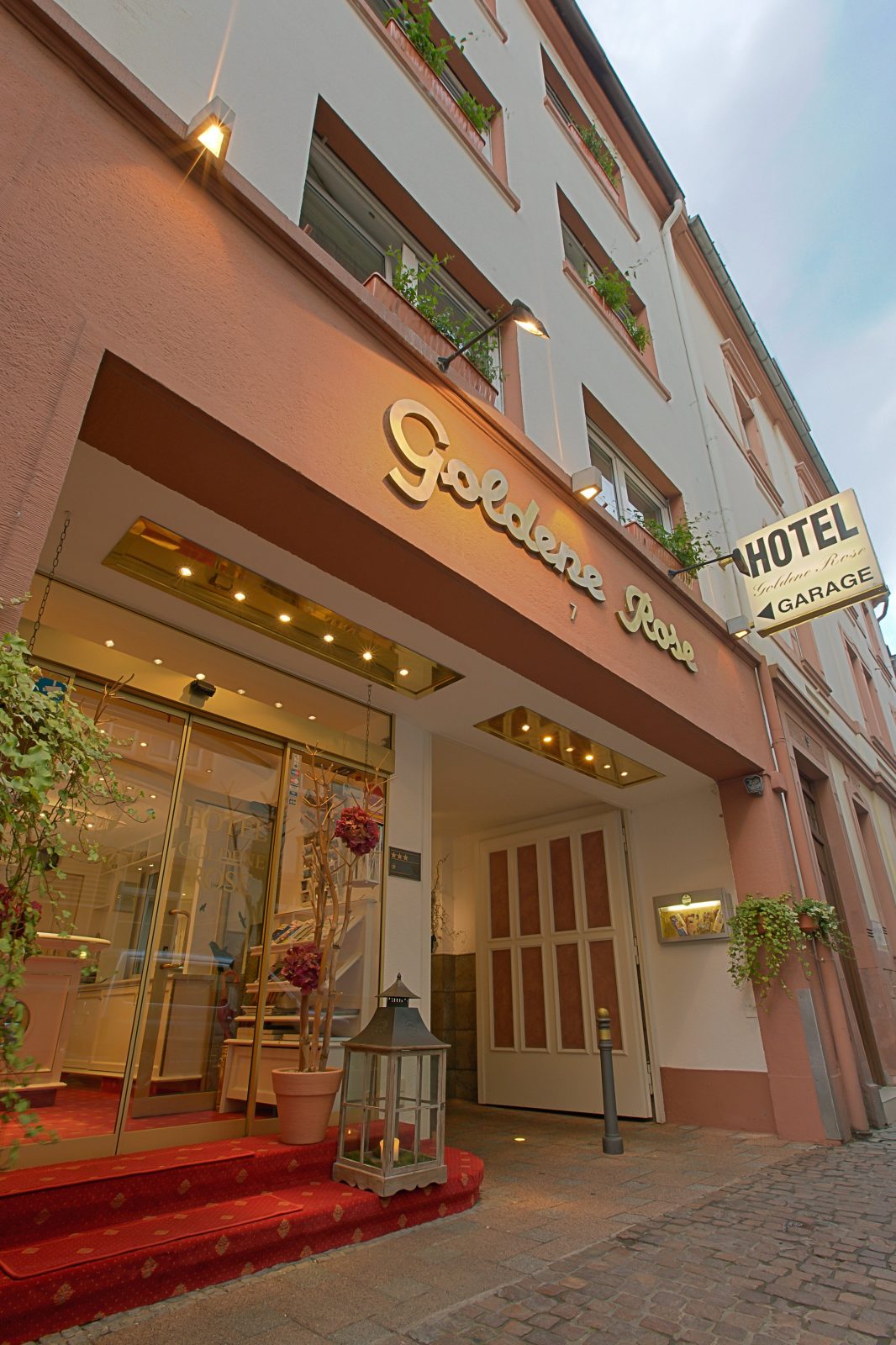 goldene rose hotel