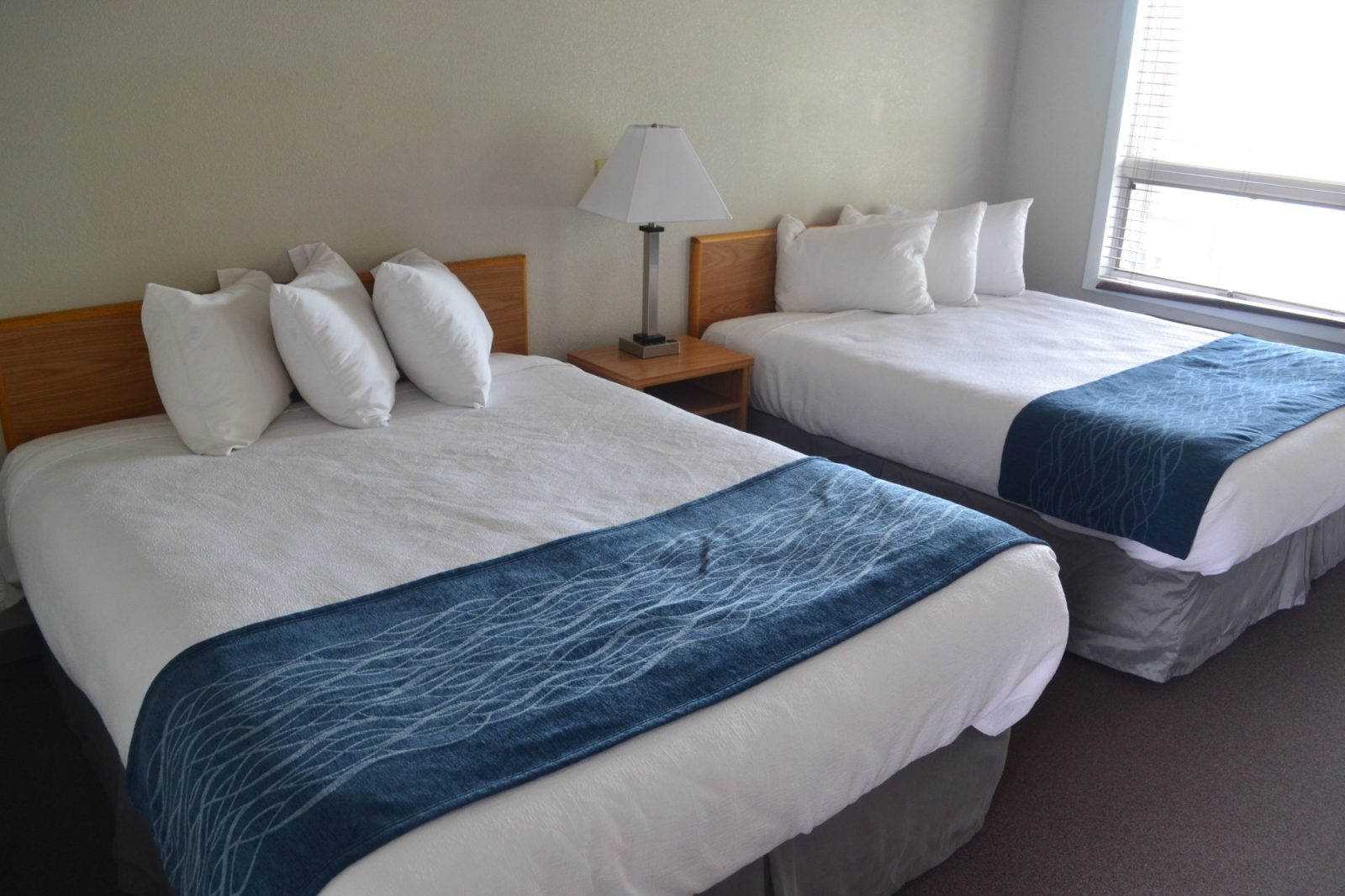 yellowstone`s absaroka hotel gardiner