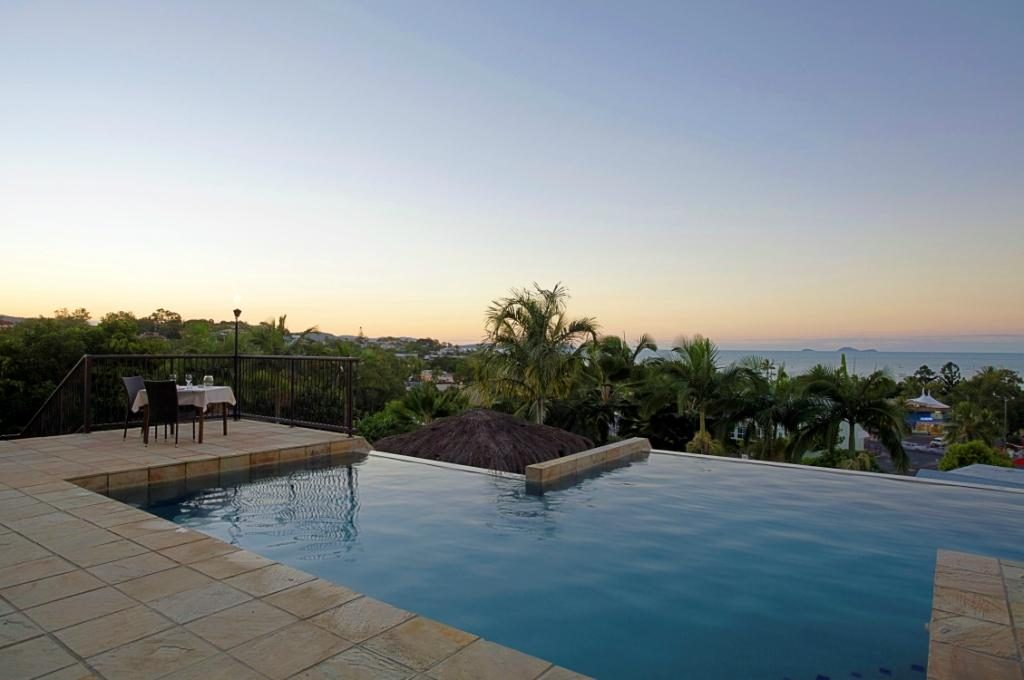 waters edge hotel whitsundays