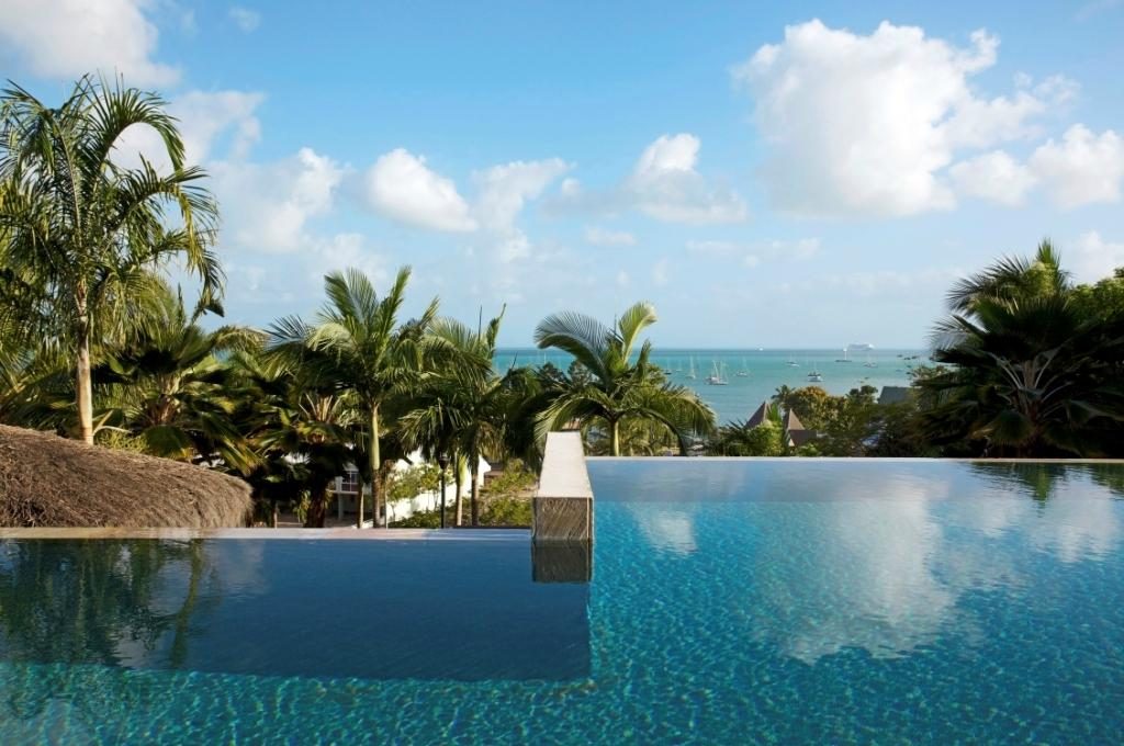 waters edge hotel whitsundays
