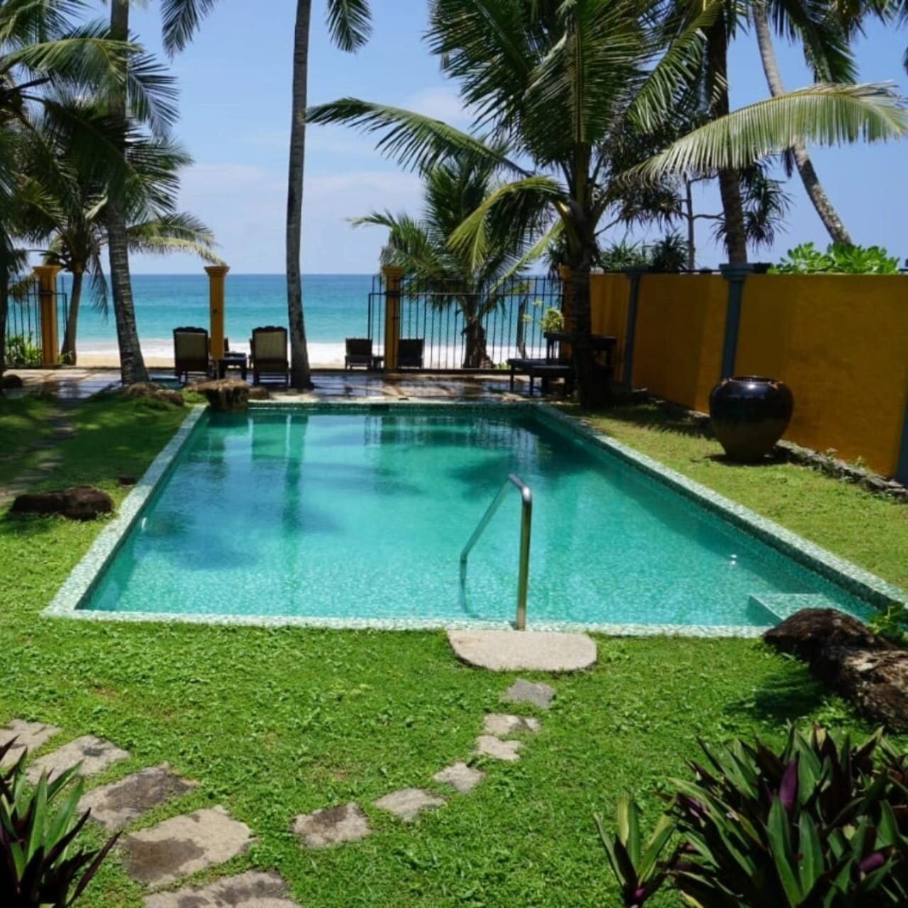 kusum hotel hikkaduwa
