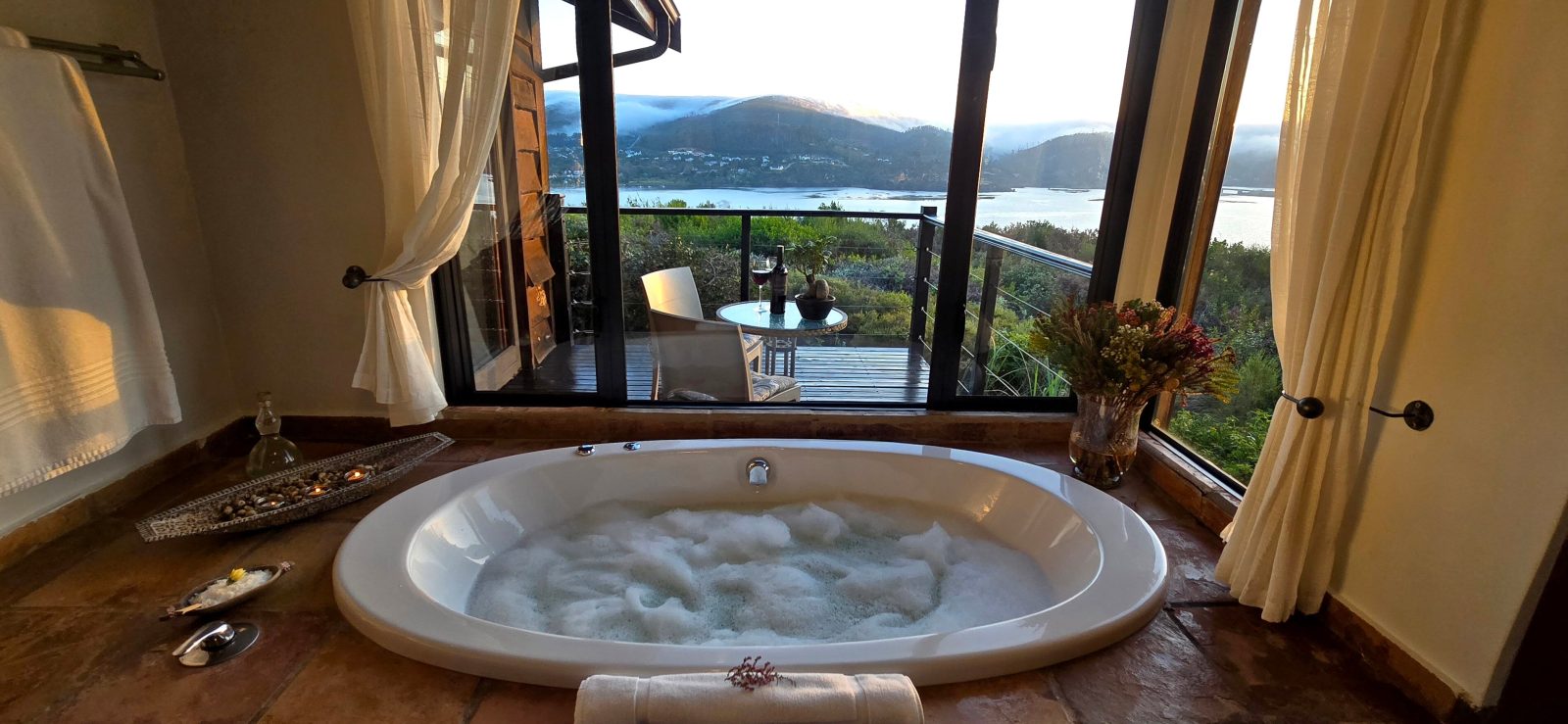 Elephant Hide Of Knysna Guest Lodge