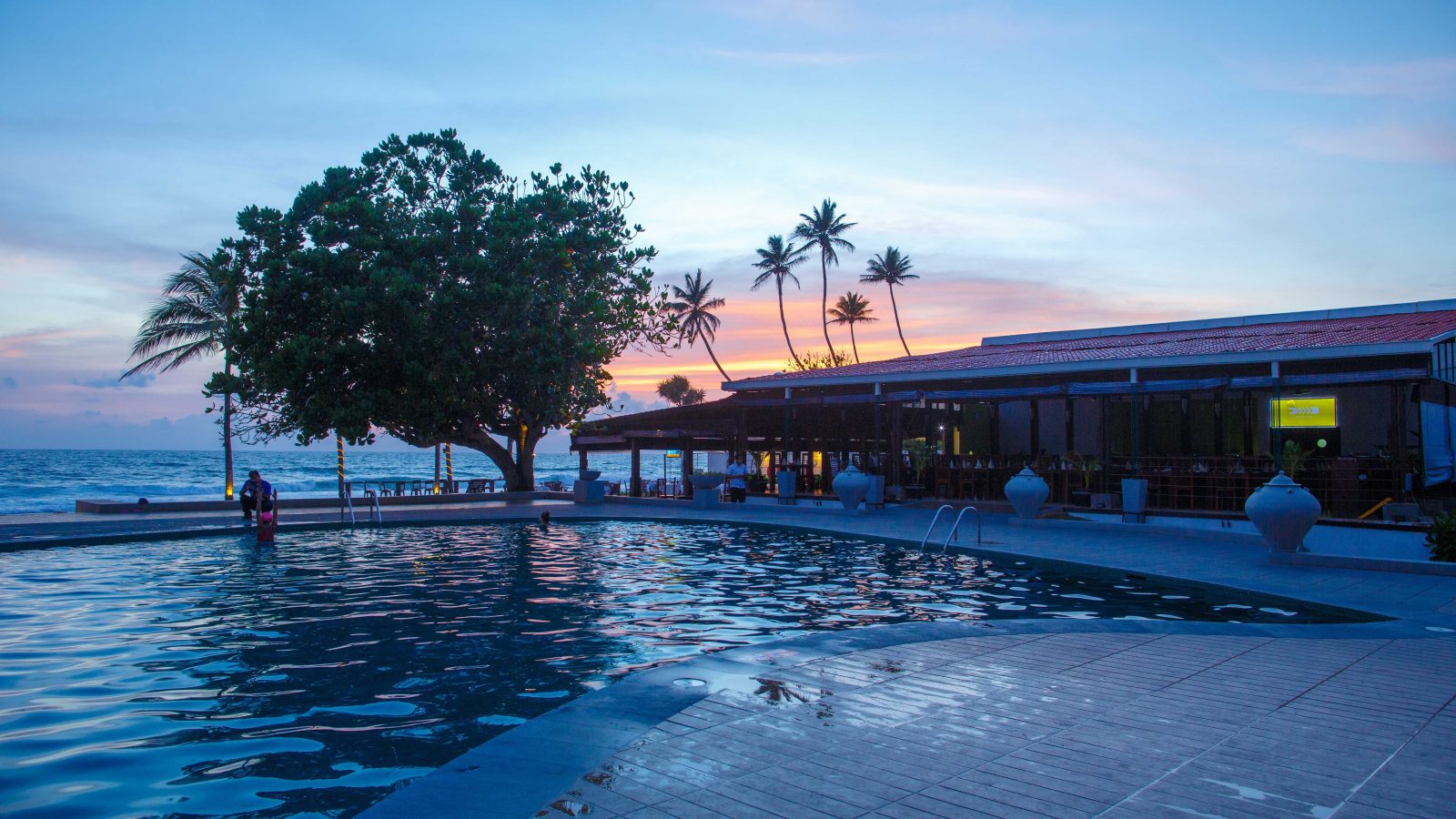 amaya reef hotel hikkaduwa