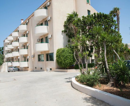 mandalena apart hotel protaras