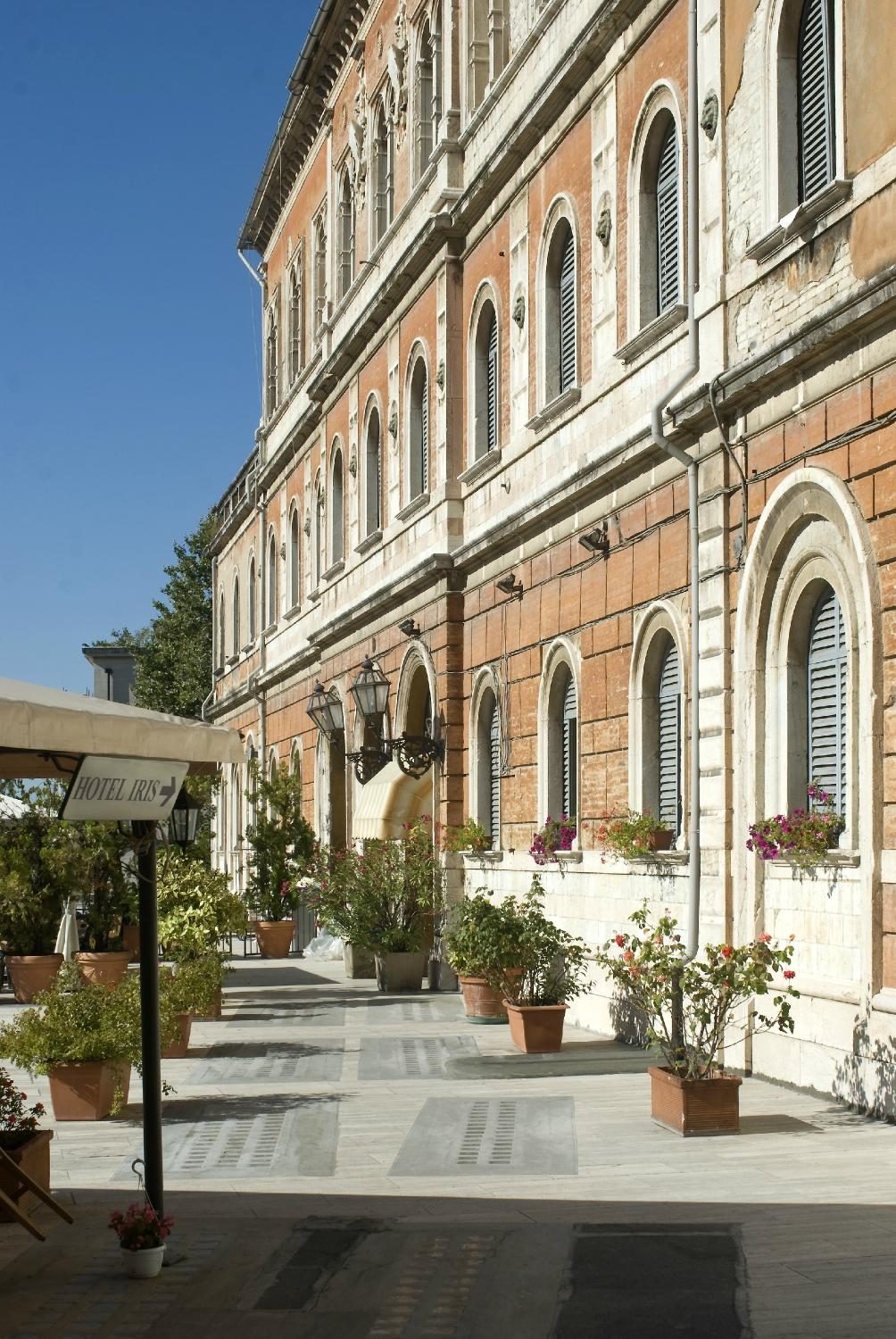 Hotel Iris