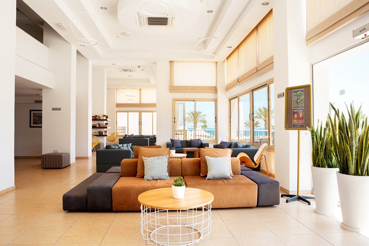 rising star beach protaras