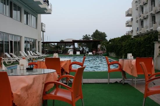 Kristal Beach Hotel